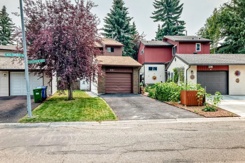 961 Ranchview Crescent NW Calgary AB T3G1A4