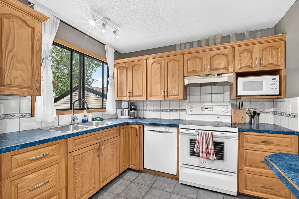 961 Ranchview Crescent NW Calgary AB T3G1A4
