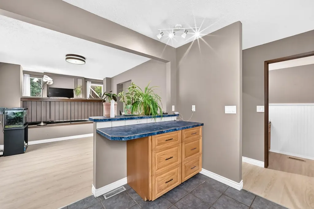 961 Ranchview Crescent NW Calgary AB T3G1A4