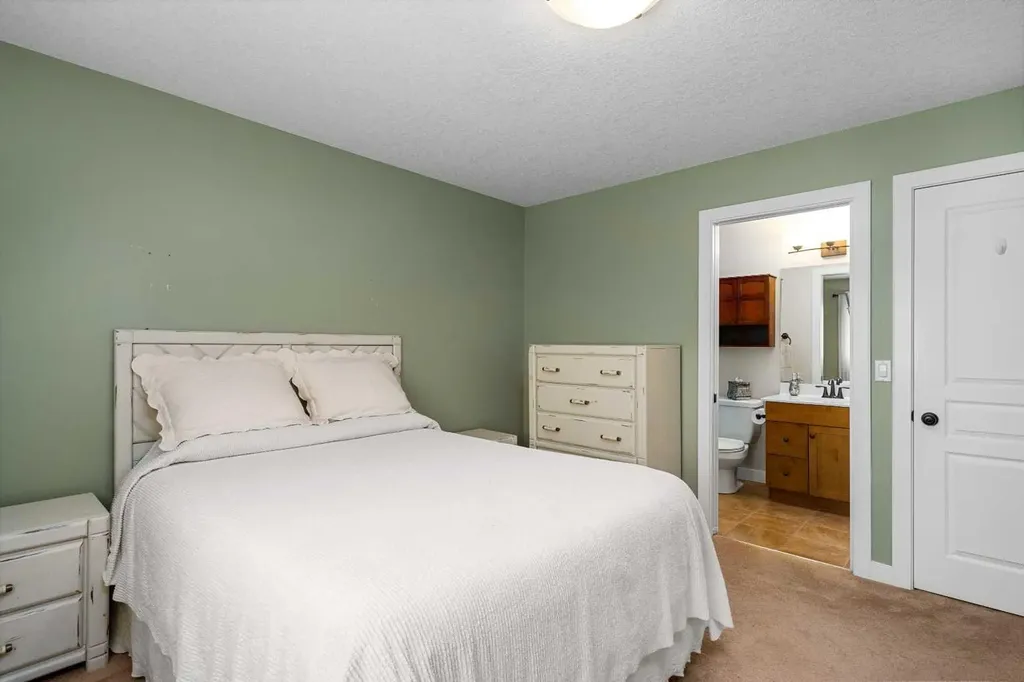 2478 Ravenswood View SE Airdrie AB T4A 0A8