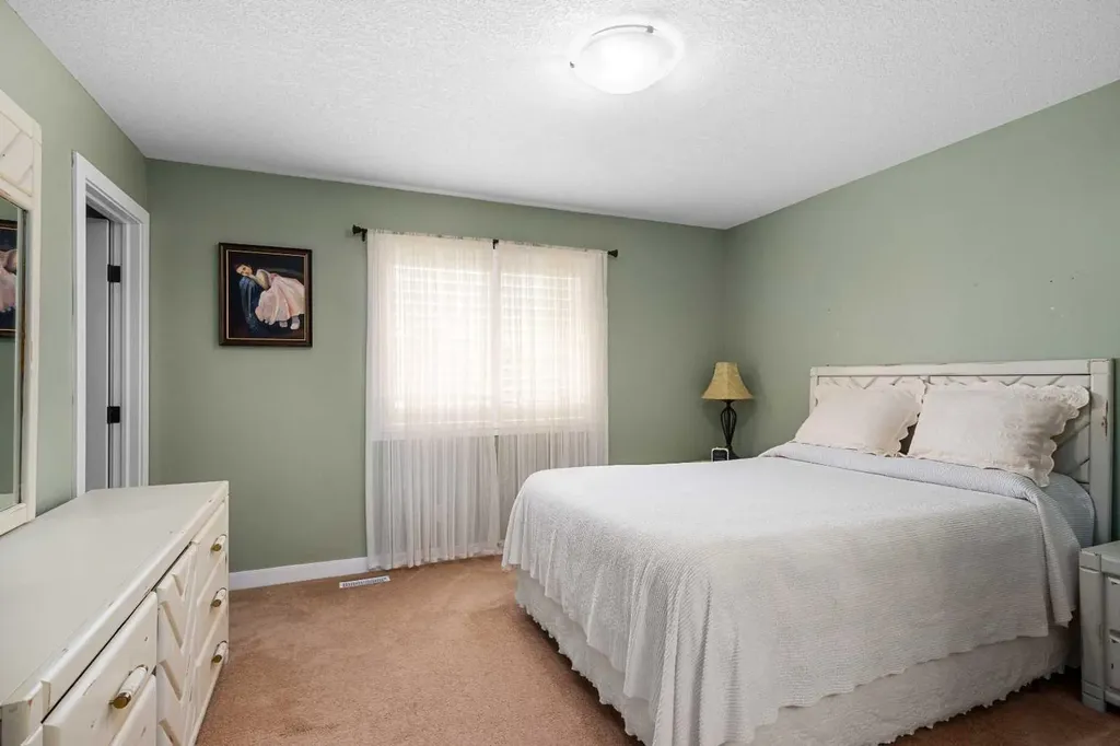 2478 Ravenswood View SE Airdrie AB T4A 0A8
