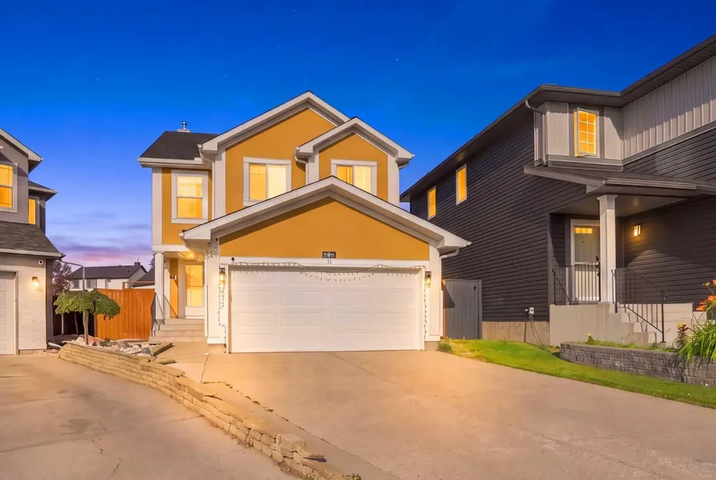 278 Martha's Manor NE Calgary AB T3Y 4Y6