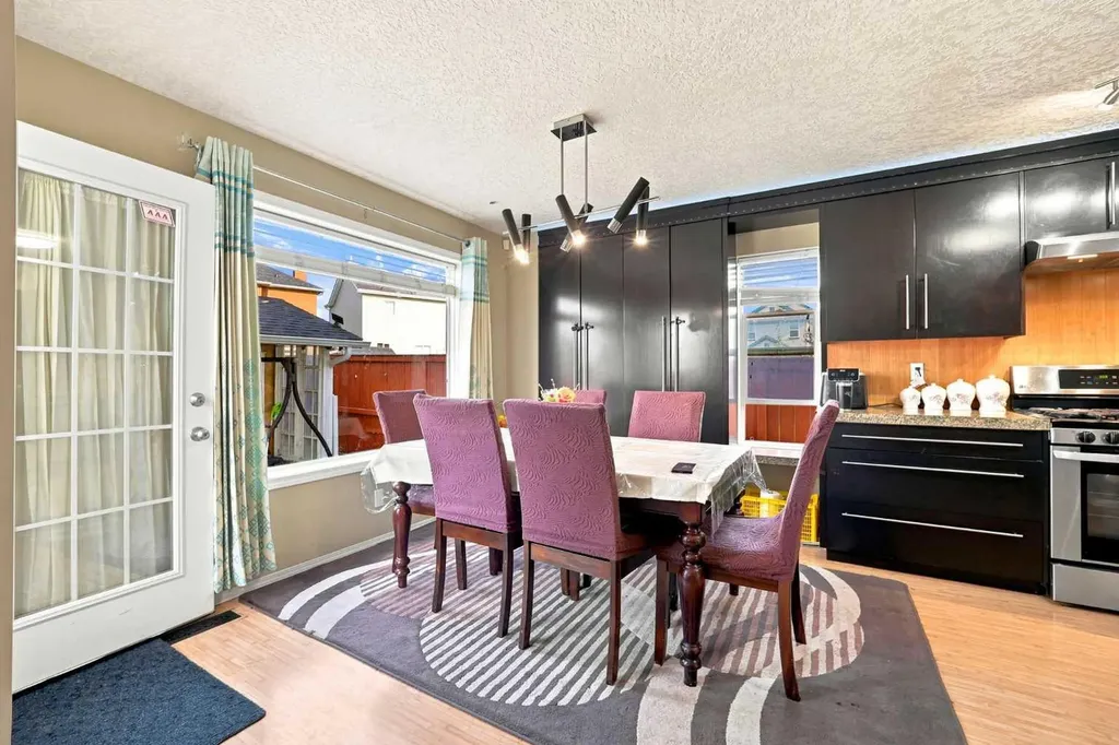 278 Martha's Manor NE Calgary AB T3Y 4Y6