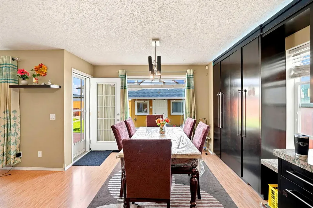 278 Martha's Manor NE Calgary AB T3Y 4Y6