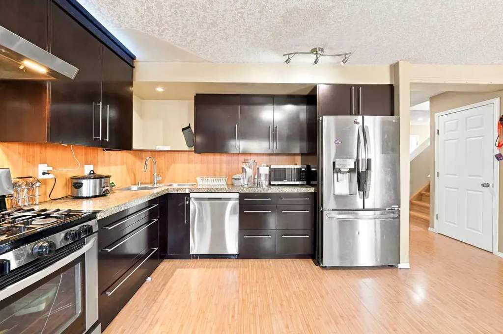278 Martha's Manor NE Calgary AB T3Y 4Y6