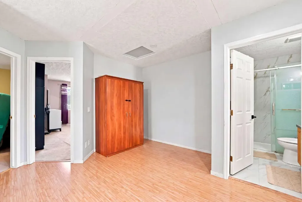 278 Martha's Manor NE Calgary AB T3Y 4Y6