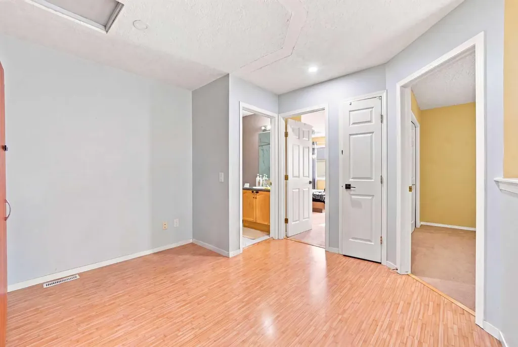 278 Martha's Manor NE Calgary AB T3Y 4Y6