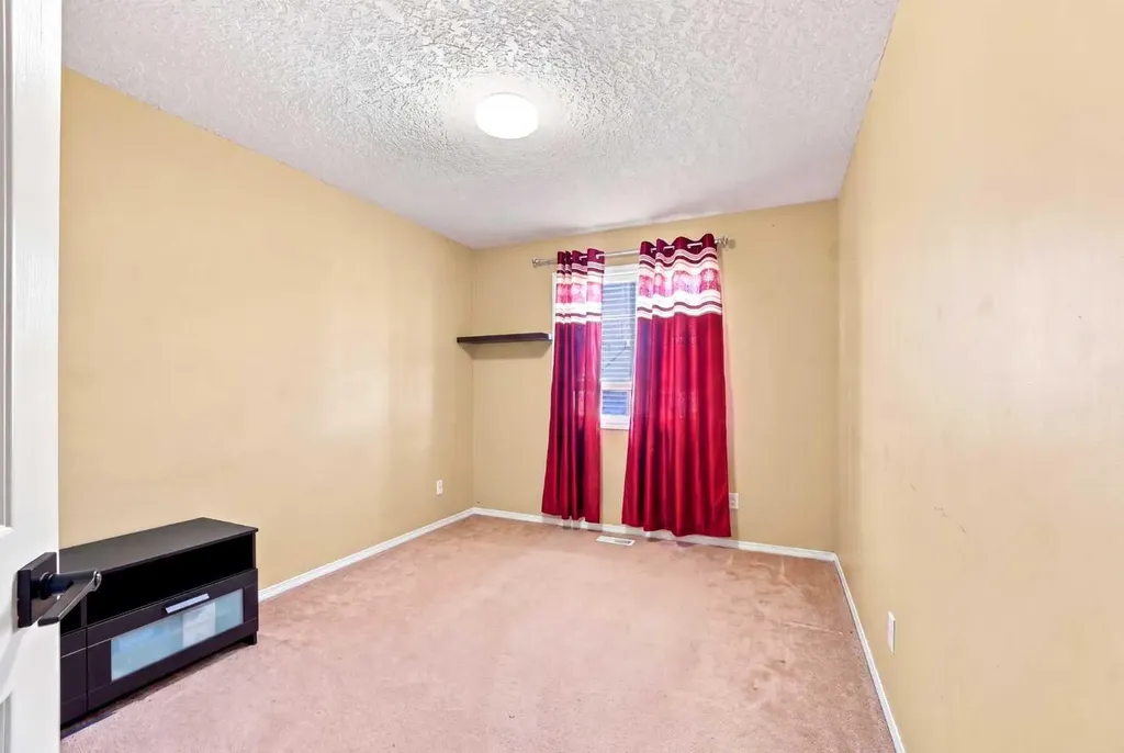 278 Martha's Manor NE Calgary AB T3Y 4Y6