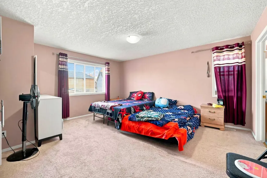 278 Martha's Manor NE Calgary AB T3Y 4Y6