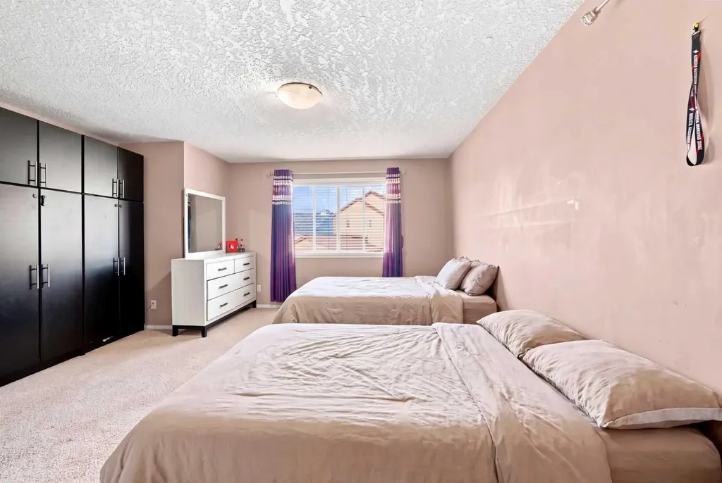278 Martha's Manor NE Calgary AB T3Y 4Y6