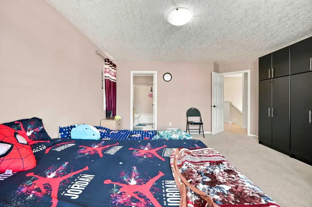 278 Martha's Manor NE Calgary AB T3Y 4Y6
