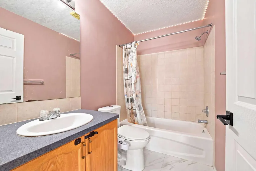 278 Martha's Manor NE Calgary AB T3Y 4Y6