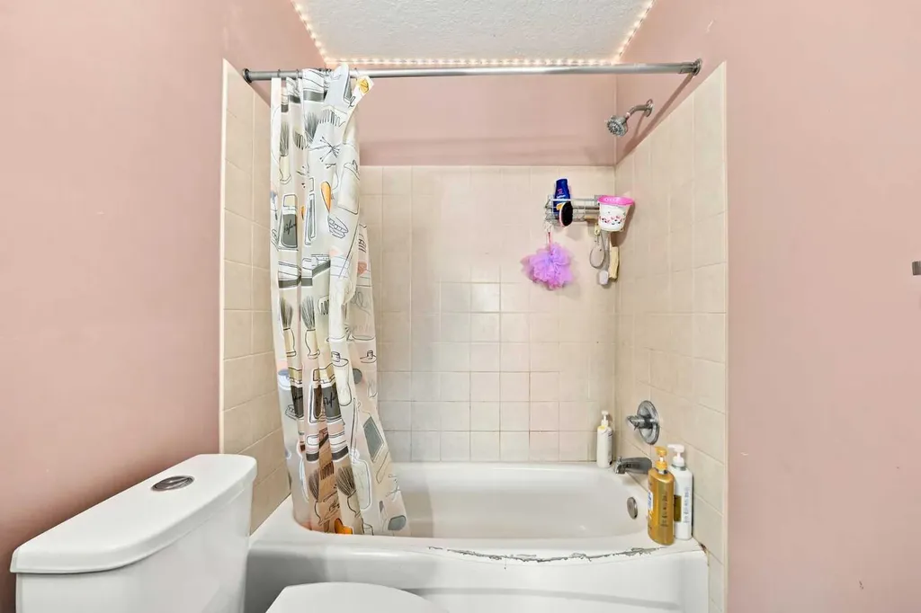 278 Martha's Manor NE Calgary AB T3Y 4Y6