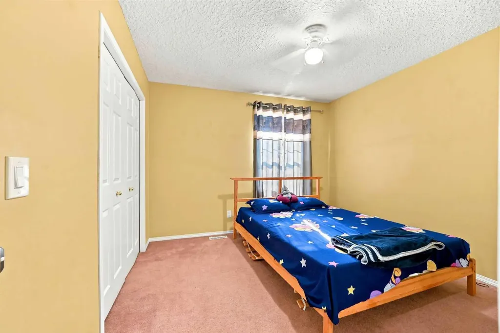278 Martha's Manor NE Calgary AB T3Y 4Y6