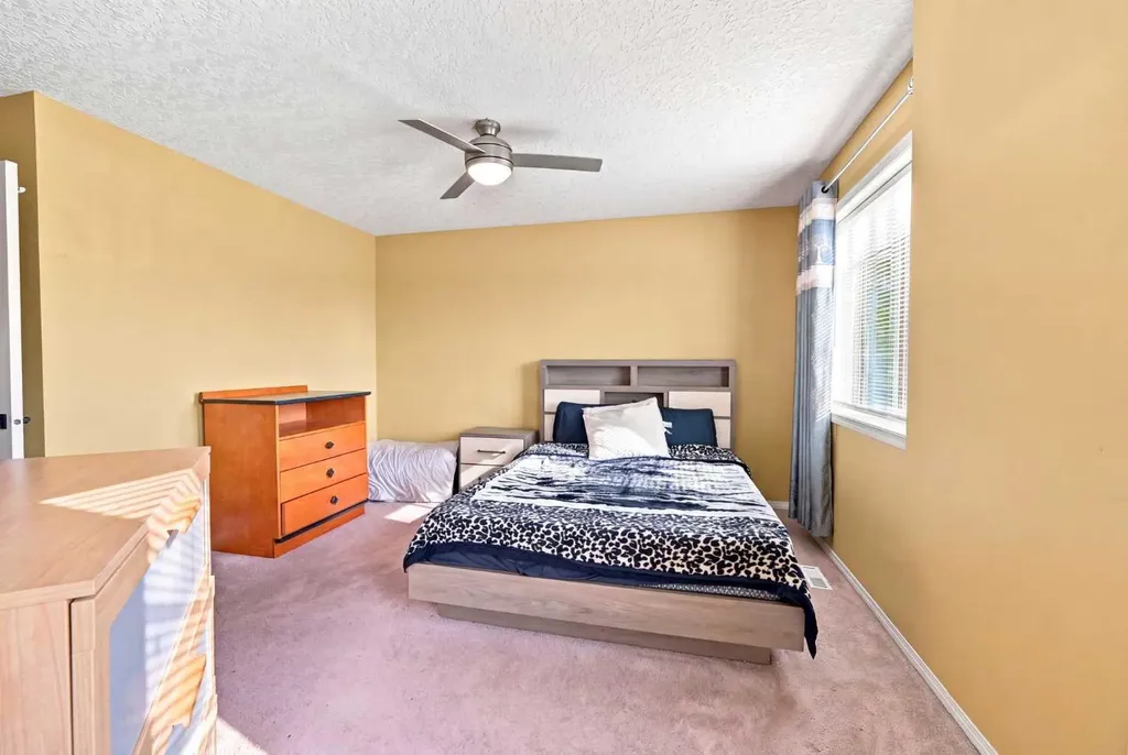 278 Martha's Manor NE Calgary AB T3Y 4Y6
