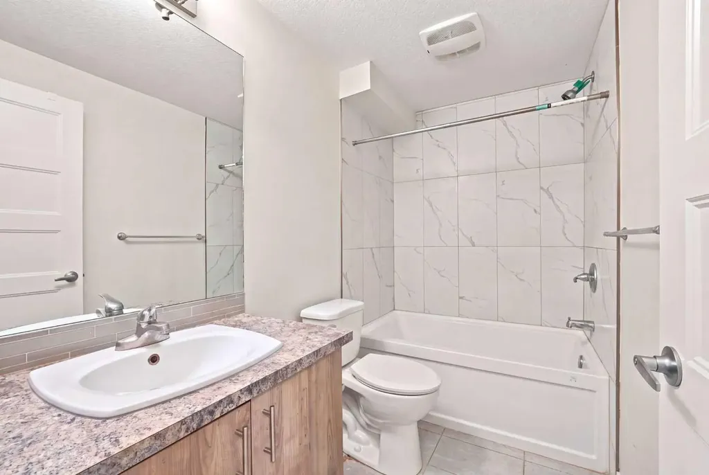 278 Martha's Manor NE Calgary AB T3Y 4Y6