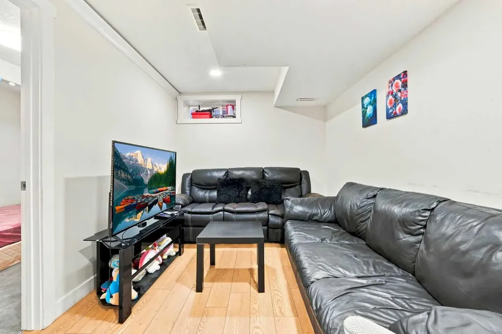 278 Martha's Manor NE Calgary AB T3Y 4Y6