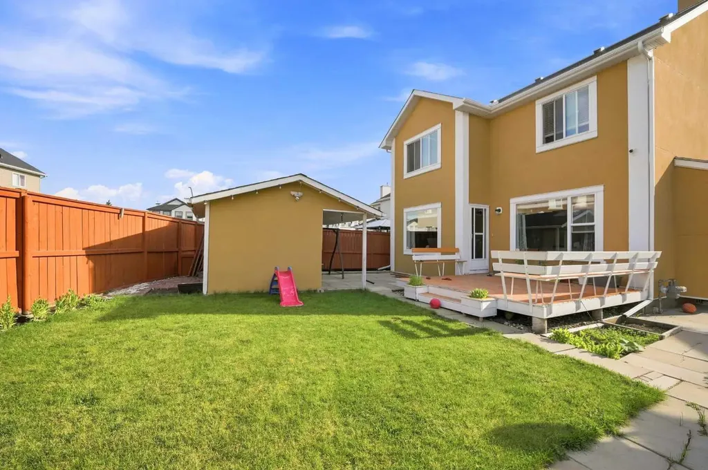 278 Martha's Manor NE Calgary AB T3Y 4Y6