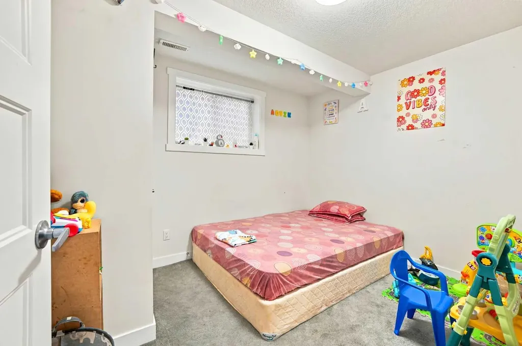278 Martha's Manor NE Calgary AB T3Y 4Y6