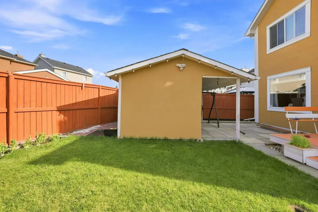 278 Martha's Manor NE Calgary AB T3Y 4Y6
