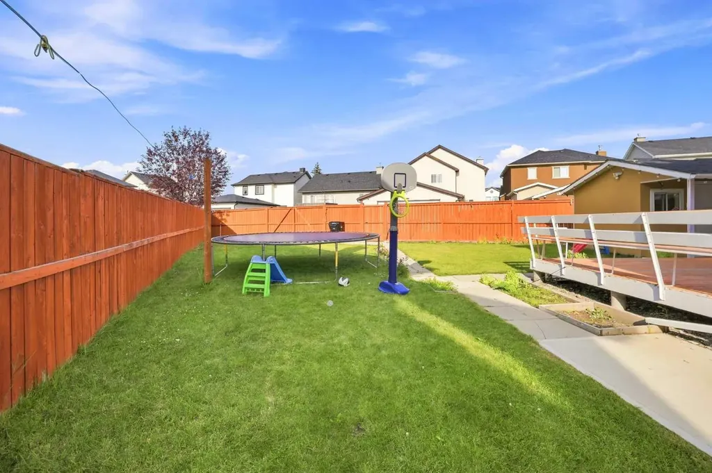 278 Martha's Manor NE Calgary AB T3Y 4Y6