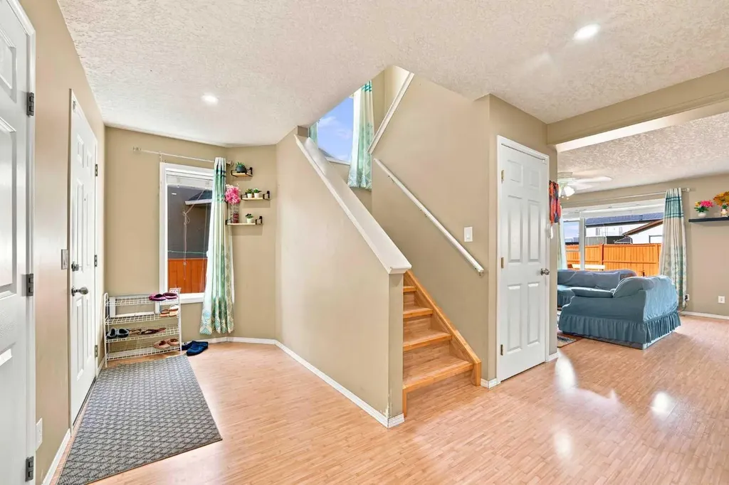 278 Martha's Manor NE Calgary AB T3Y 4Y6