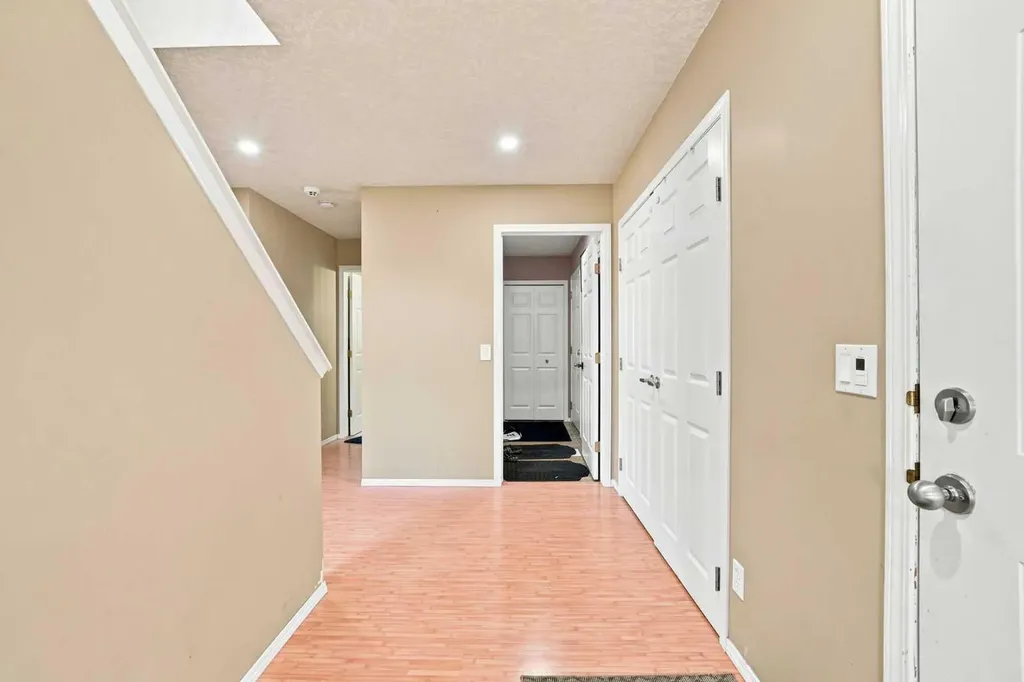 278 Martha's Manor NE Calgary AB T3Y 4Y6