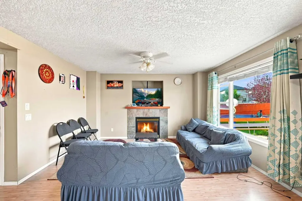 278 Martha's Manor NE Calgary AB T3Y 4Y6