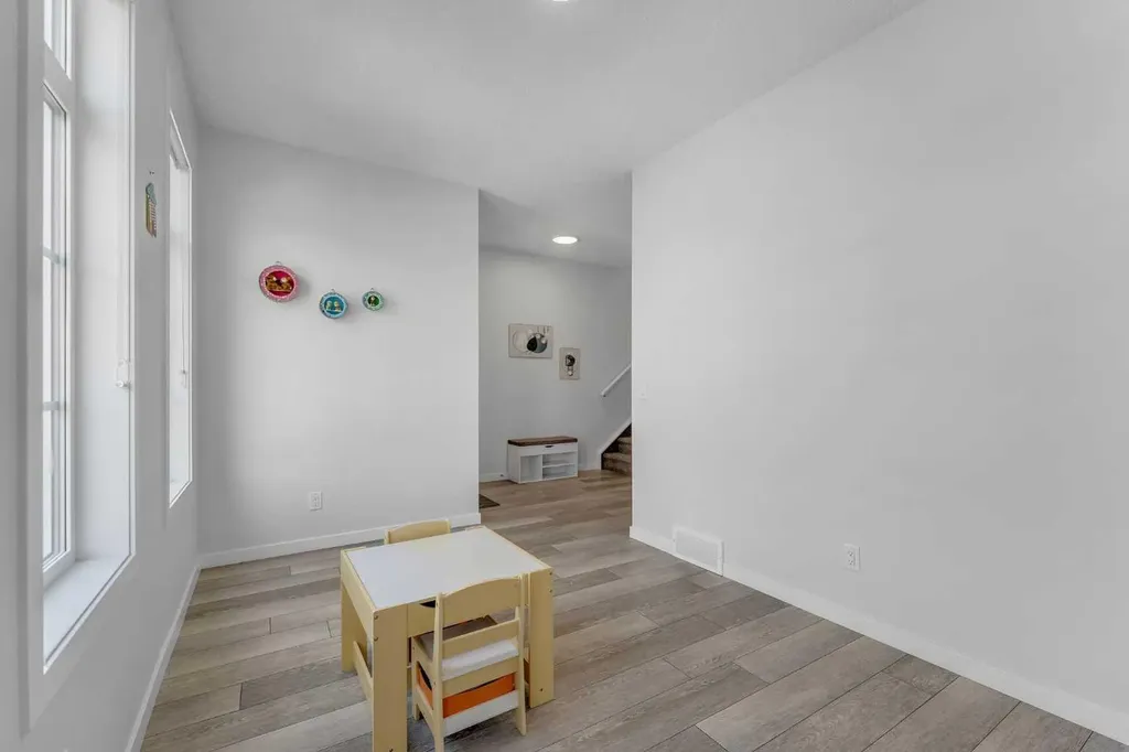 97 Corner Glen Way NE Calgary AB T3N 2L6