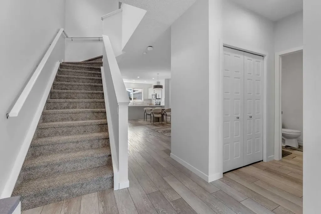 97 Corner Glen Way NE Calgary AB T3N 2L6