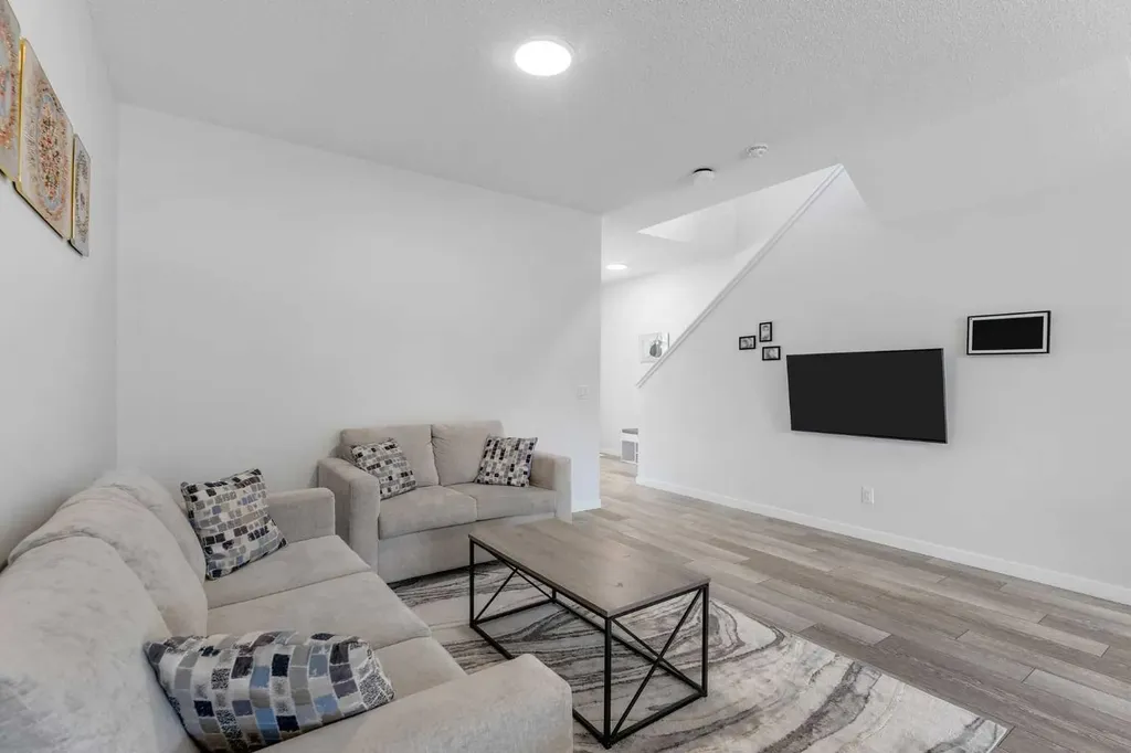 97 Corner Glen Way NE Calgary AB T3N 2L6