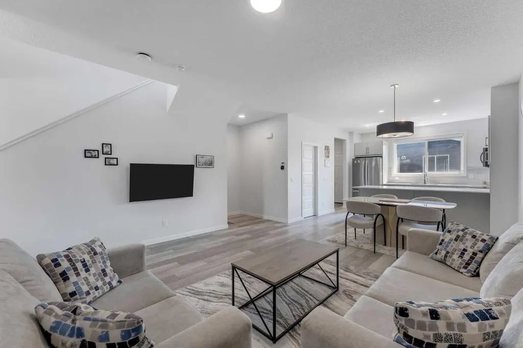 97 Corner Glen Way NE Calgary AB T3N 2L6