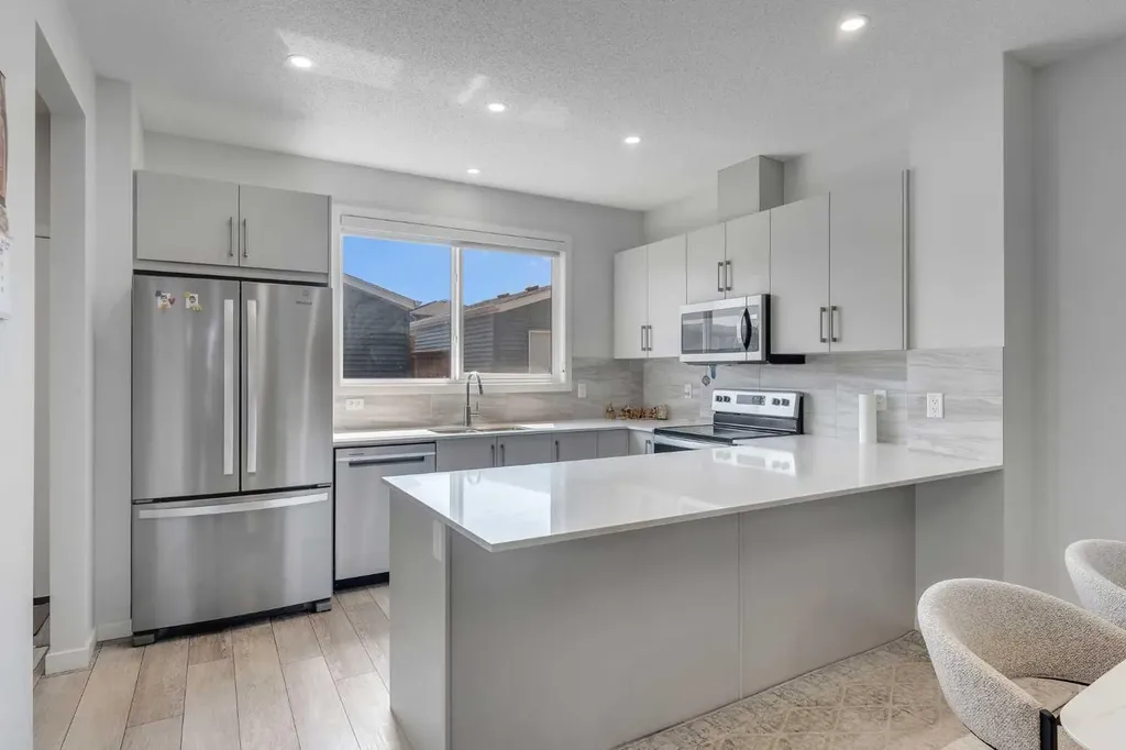 97 Corner Glen Way NE Calgary AB T3N 2L6