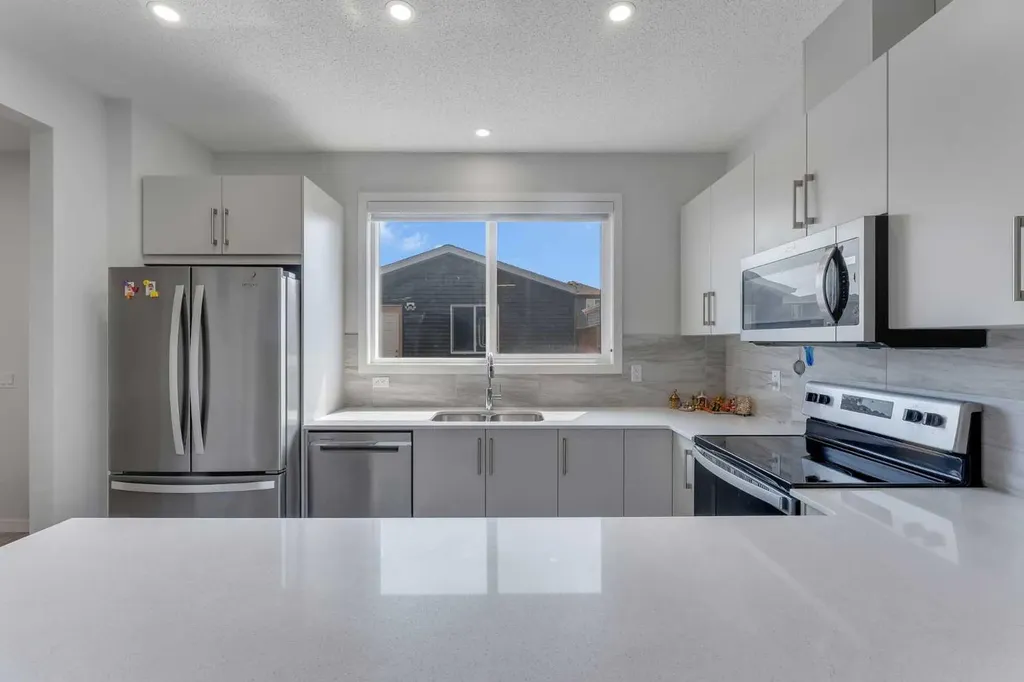 97 Corner Glen Way NE Calgary AB T3N 2L6