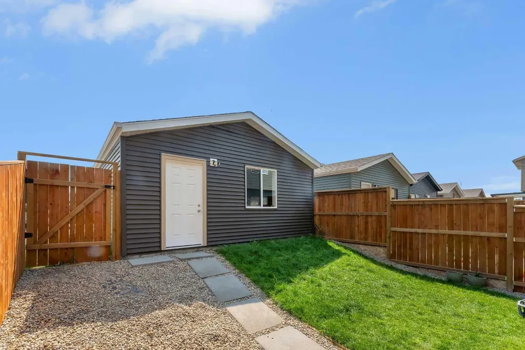 97 Corner Glen Way NE Calgary AB T3N 2L6