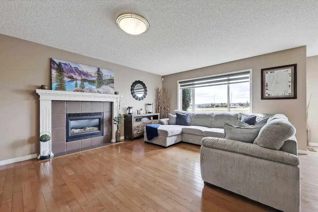 46 Spring View SW Calgary AB T3H 3S7