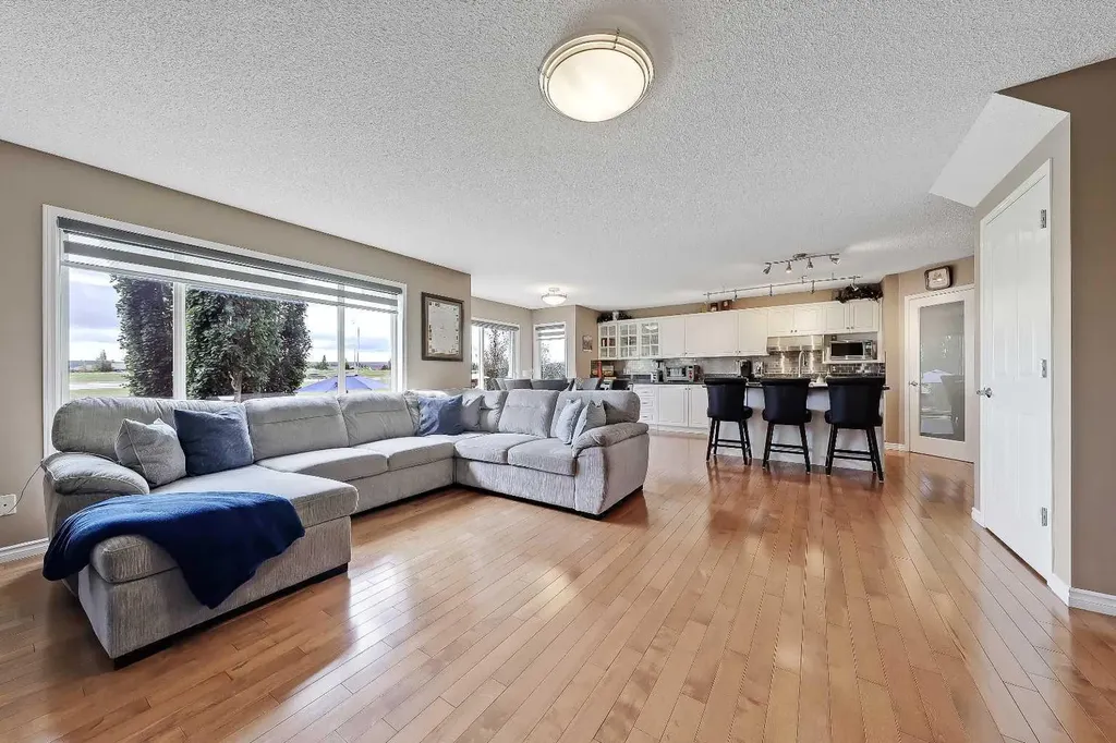 46 Spring View SW Calgary AB T3H 3S7