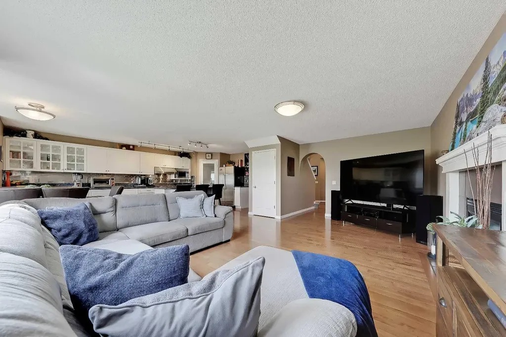 46 Spring View SW Calgary AB T3H 3S7