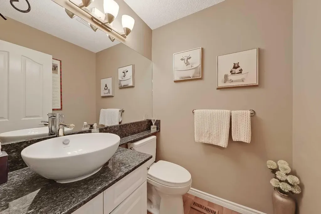 46 Spring View SW Calgary AB T3H 3S7