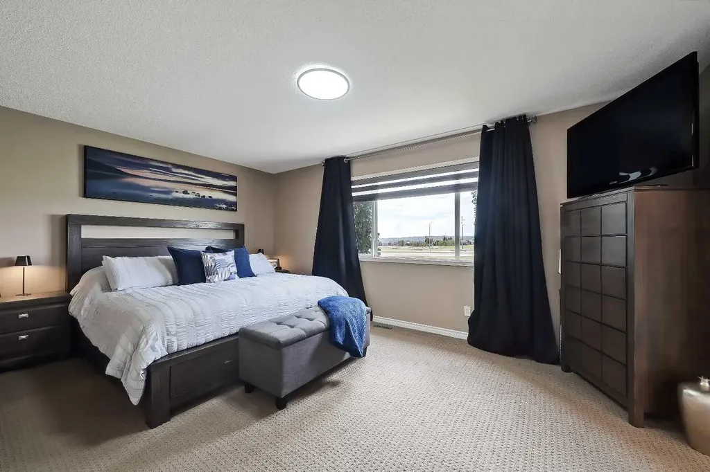46 Spring View SW Calgary AB T3H 3S7