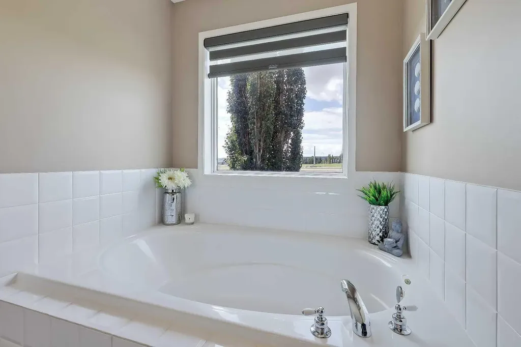 46 Spring View SW Calgary AB T3H 3S7