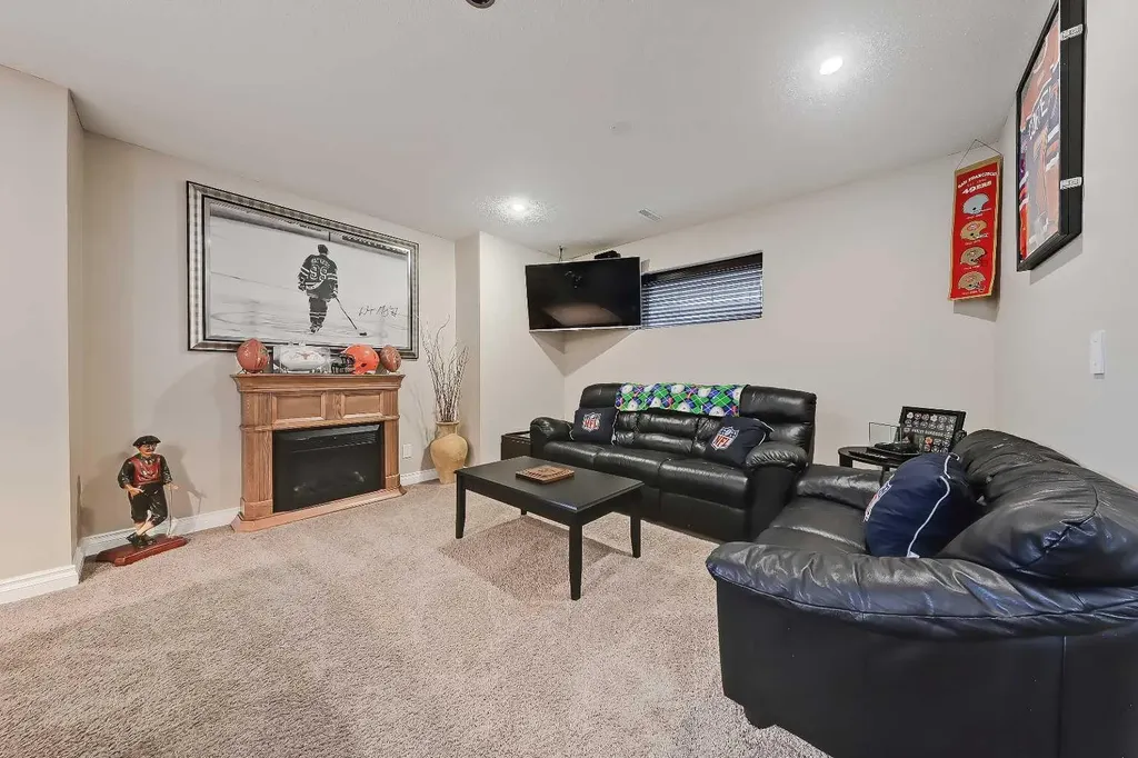 46 Spring View SW Calgary AB T3H 3S7