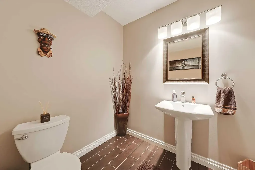 46 Spring View SW Calgary AB T3H 3S7