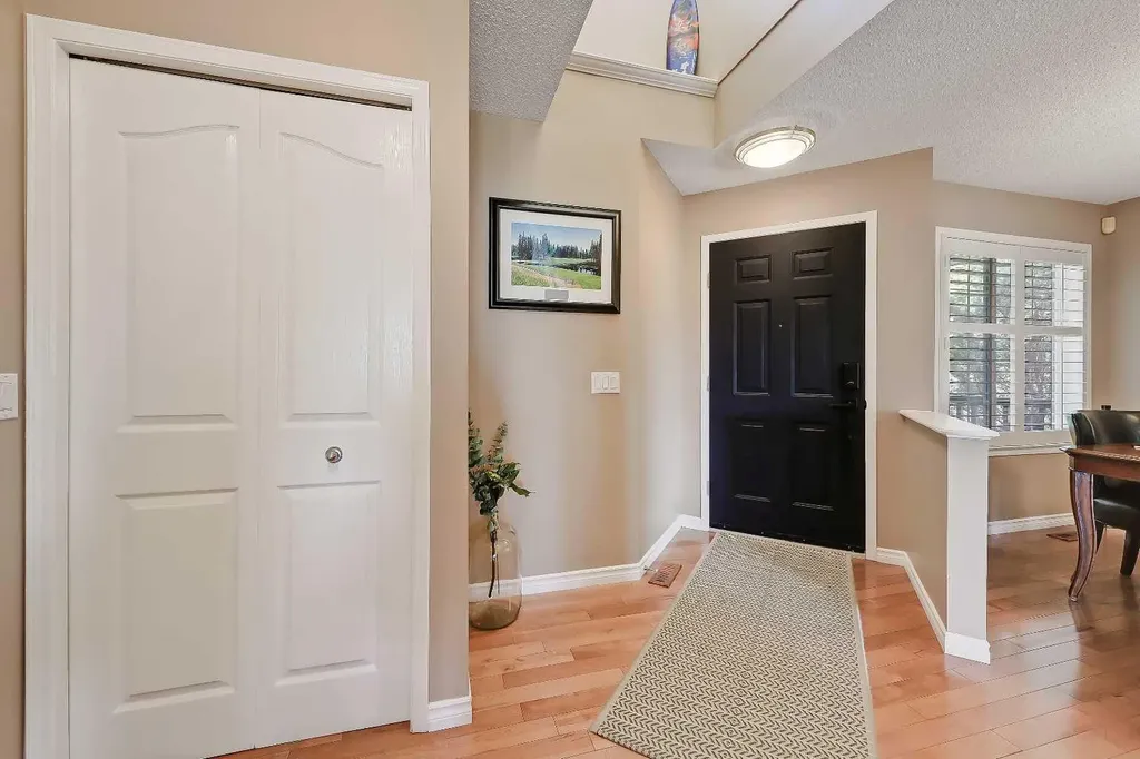 46 Spring View SW Calgary AB T3H 3S7