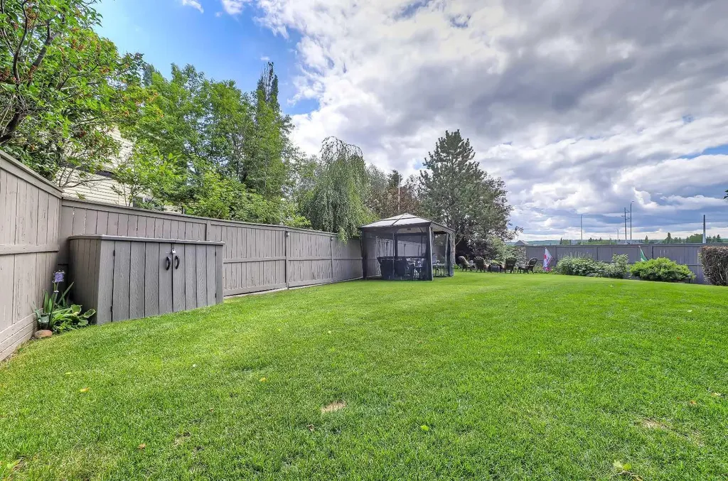 46 Spring View SW Calgary AB T3H 3S7