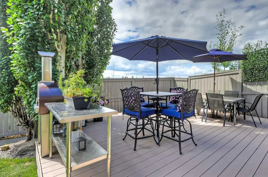 46 Spring View SW Calgary AB T3H 3S7
