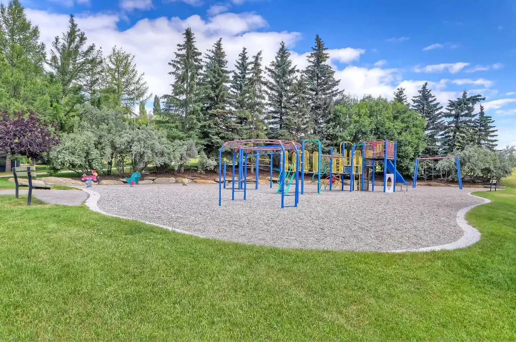 46 Spring View SW Calgary AB T3H 3S7