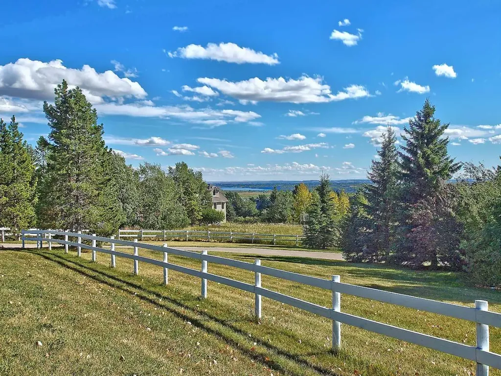 46 Spring View SW Calgary AB T3H 3S7