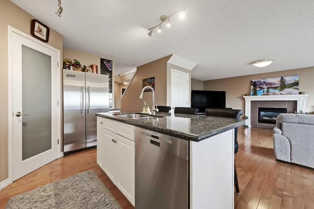 46 Spring View SW Calgary AB T3H 3S7