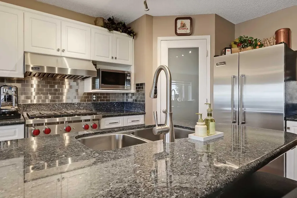 46 Spring View SW Calgary AB T3H 3S7